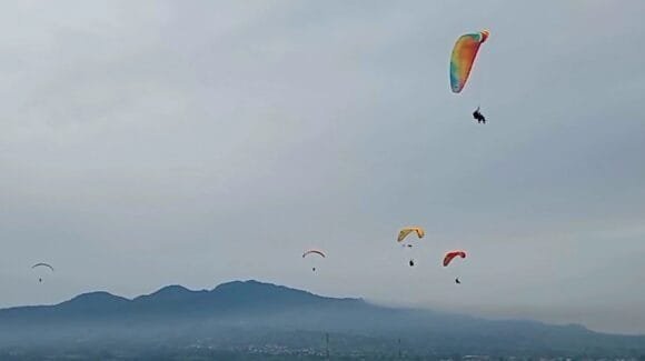 Pemkab Rejang Lebong Launching Venue Paralayang di Puncak Danau Mas Harun Bastari