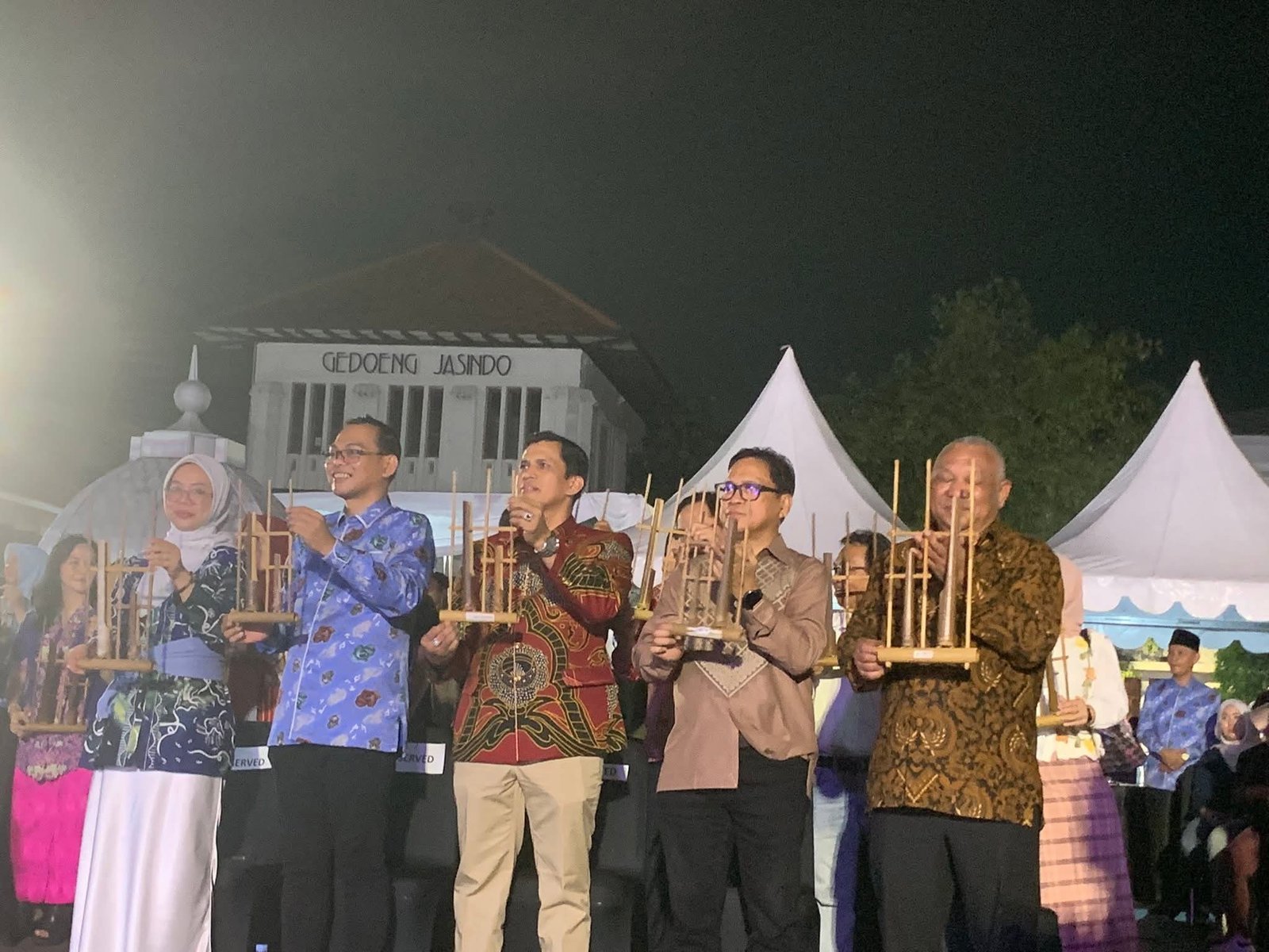 Tari Sekujang Seluma Memukau di Colours of Culture Festival Jakarta