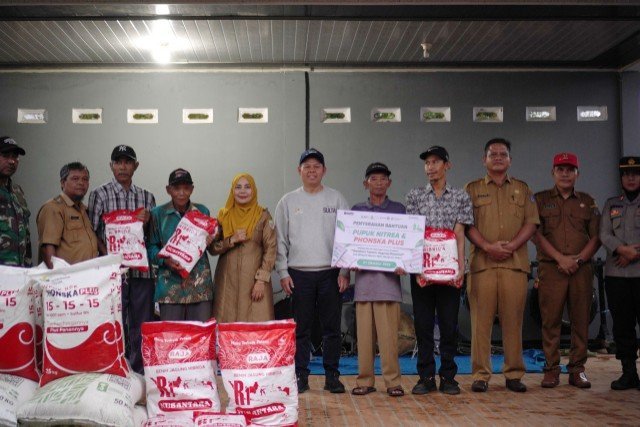 Ketua DPD RI Serahkan Bantuan Alsintan dan Benih Jagung di Padang Jaya, Dorong Ketahanan Pangan Nasional