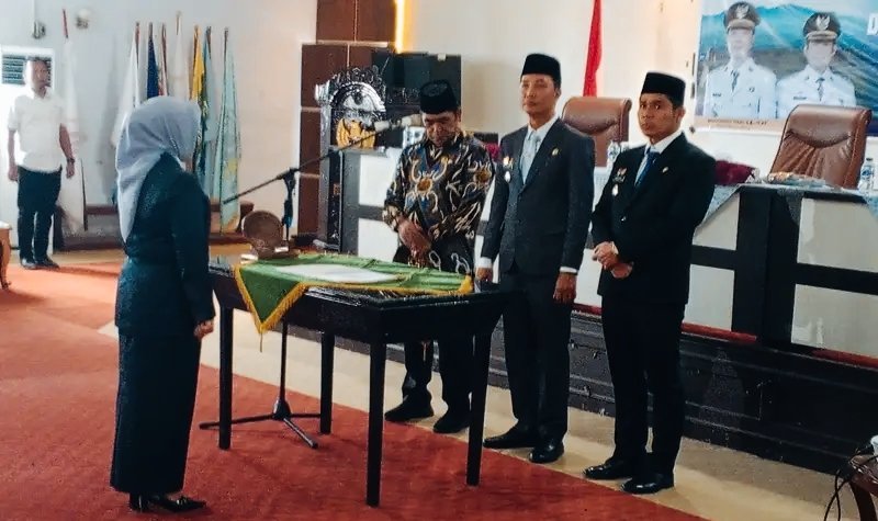 Elva Resmi Dilantik Jadi PJ Sekda Rejang Lebong, Bupati Fikri: Fokus Jalankan Pelayanan Publik Maksimal