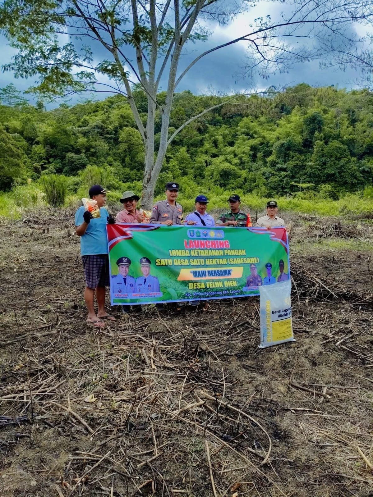 Pjs Kades Teluk Dien Pimpin Penanaman Jagung SADESAHE
